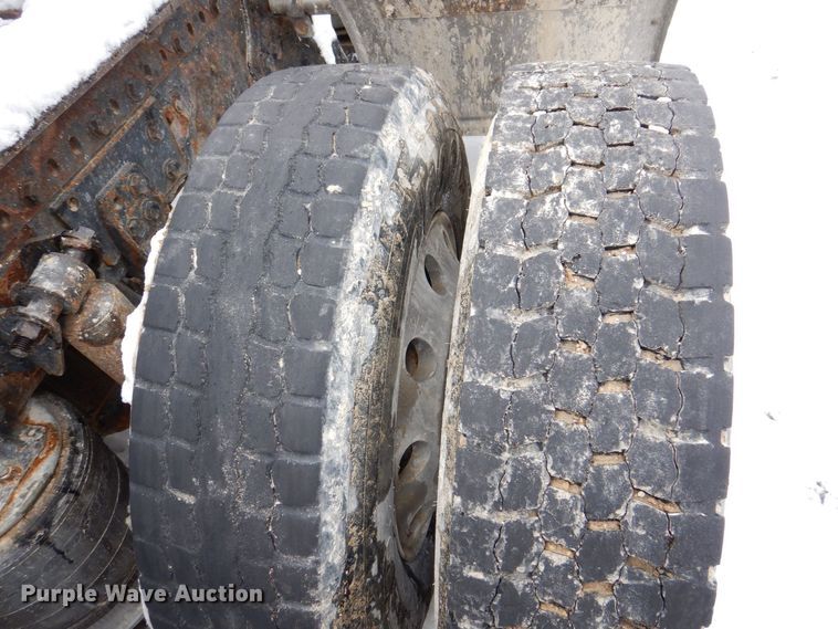 image for item DR4527 2010 Western Star 4900  semi truck