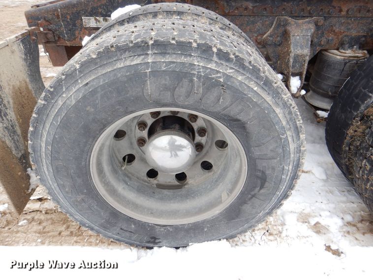 image for item DR4527 2010 Western Star 4900  semi truck