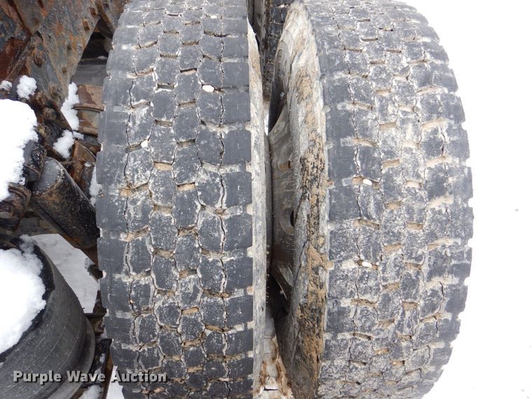 image for item DR4527 2010 Western Star 4900  semi truck