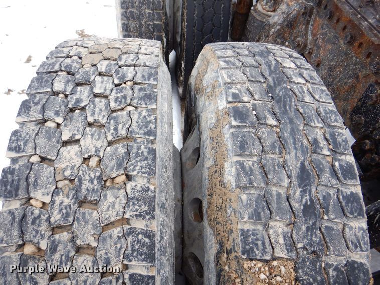 image for item DR4527 2010 Western Star 4900  semi truck