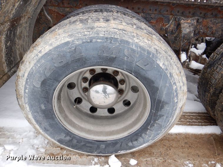 image for item DR4527 2010 Western Star 4900  semi truck