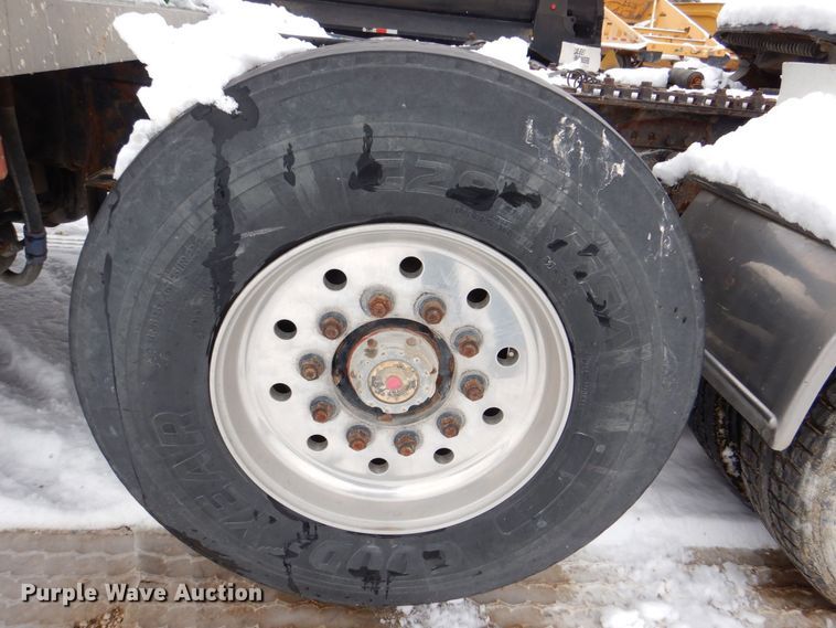 image for item DR4527 2010 Western Star 4900  semi truck