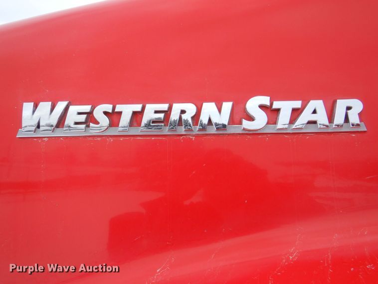 image for item DR4527 2010 Western Star 4900  semi truck