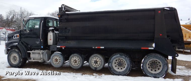 image for item DR4528 2009 Sterling L9500  dump truck