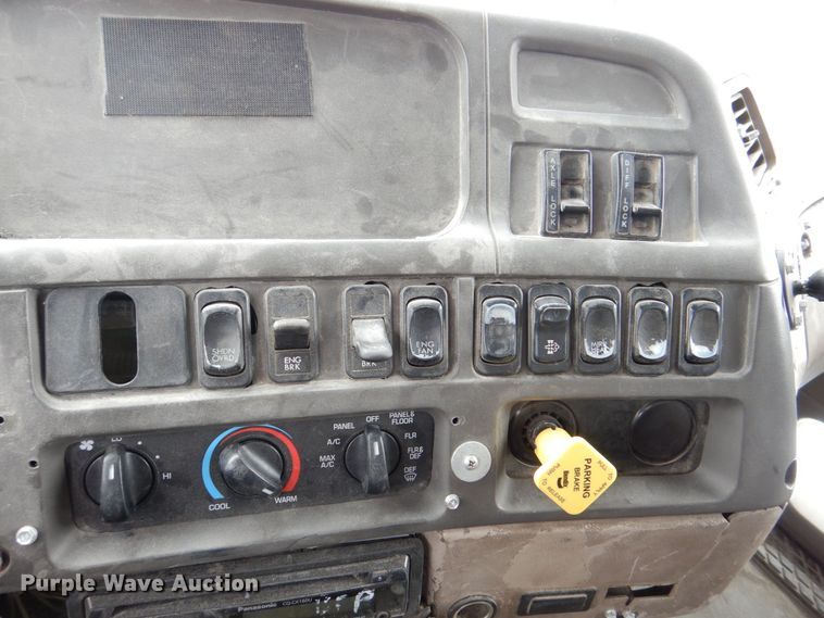 image for item DR4528 2009 Sterling L9500  dump truck