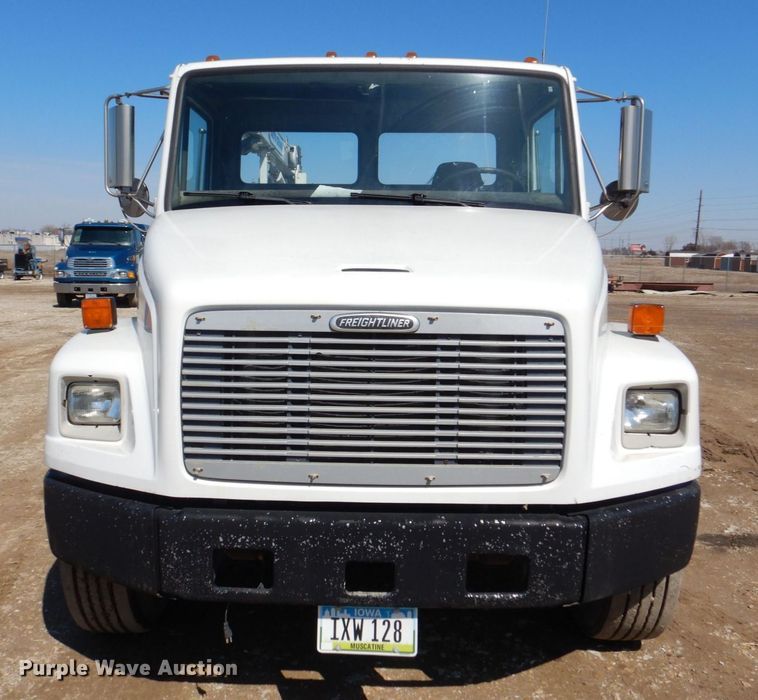 image for item DR4535 2001 Freightliner FL70  utility / service truck