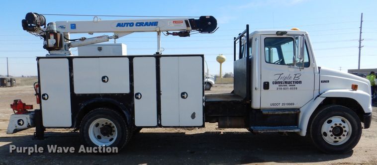 image for item DR4535 2001 Freightliner FL70  utility / service truck