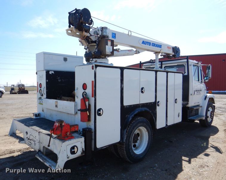 image for item DR4535 2001 Freightliner FL70  utility / service truck