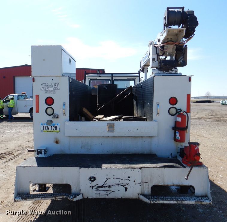 image for item DR4535 2001 Freightliner FL70  utility / service truck