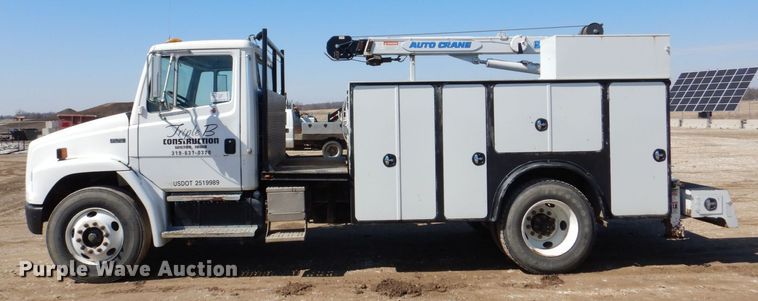 image for item DR4535 2001 Freightliner FL70  utility / service truck