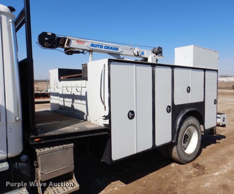 image for item DR4535 2001 Freightliner FL70  utility / service truck