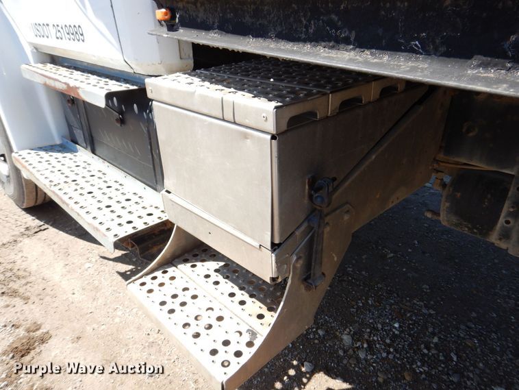 image for item DR4535 2001 Freightliner FL70  utility / service truck