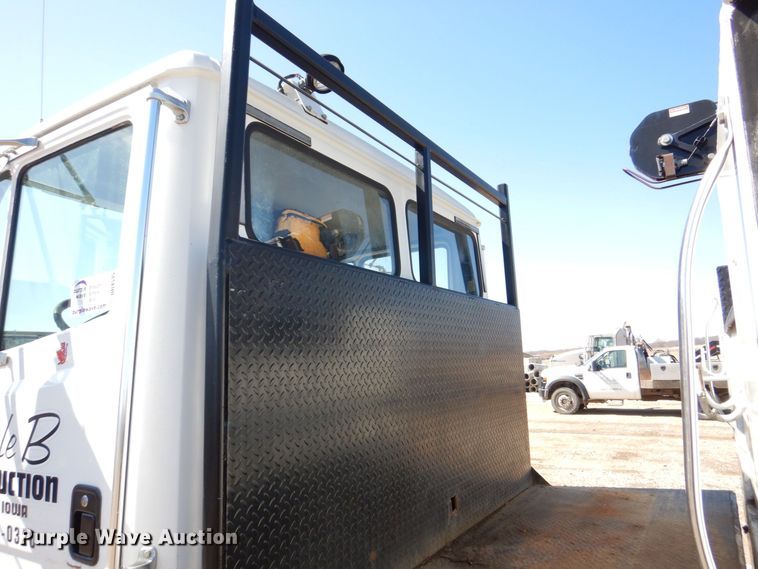 image for item DR4535 2001 Freightliner FL70  utility / service truck