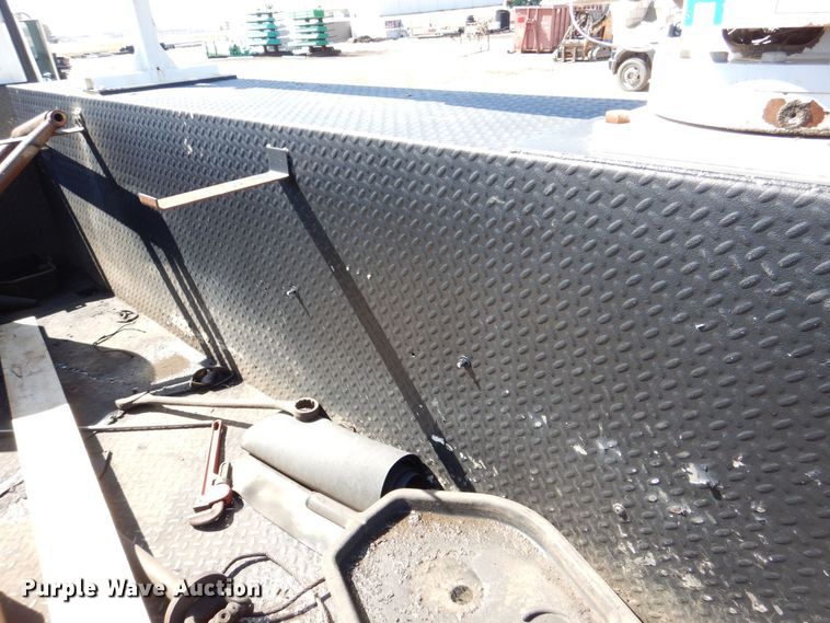 image for item DR4535 2001 Freightliner FL70  utility / service truck