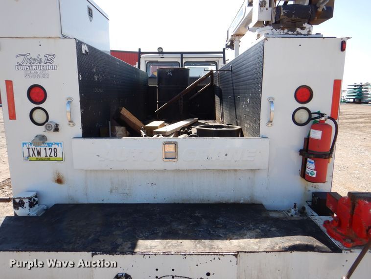 image for item DR4535 2001 Freightliner FL70  utility / service truck