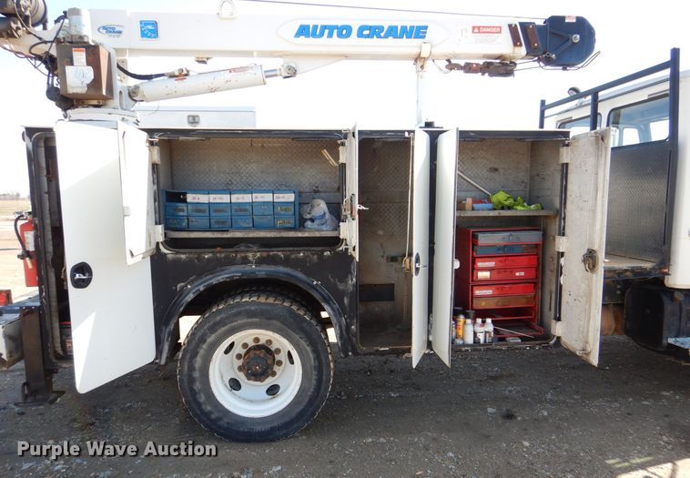 image for item DR4535 2001 Freightliner FL70  utility / service truck