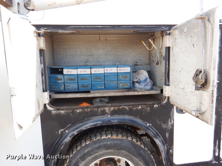 image for item DR4535 2001 Freightliner FL70  utility / service truck