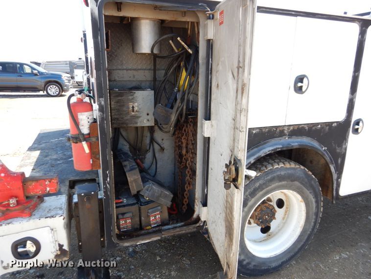 image for item DR4535 2001 Freightliner FL70  utility / service truck