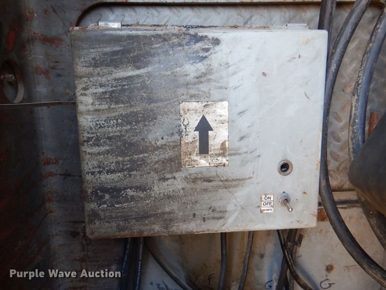 image for item DR4535 2001 Freightliner FL70  utility / service truck