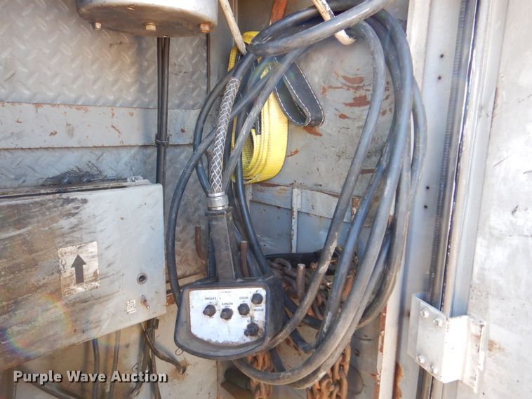 image for item DR4535 2001 Freightliner FL70  utility / service truck