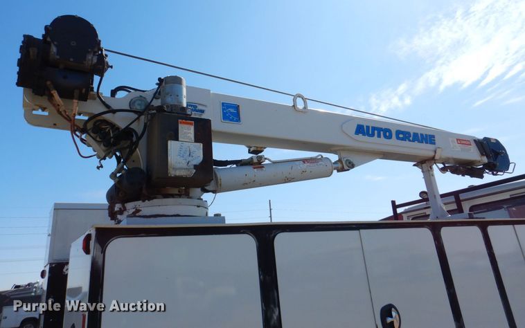 image for item DR4535 2001 Freightliner FL70  utility / service truck