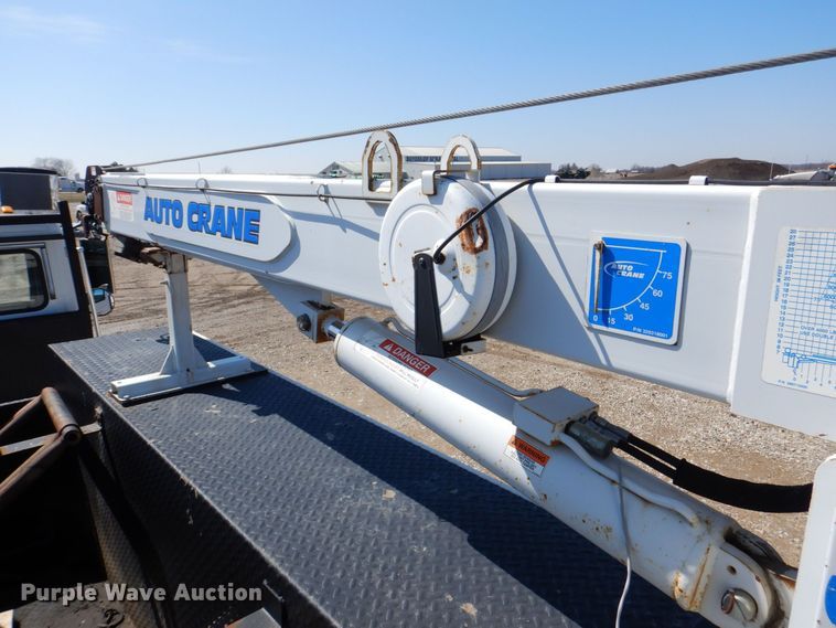 image for item DR4535 2001 Freightliner FL70  utility / service truck