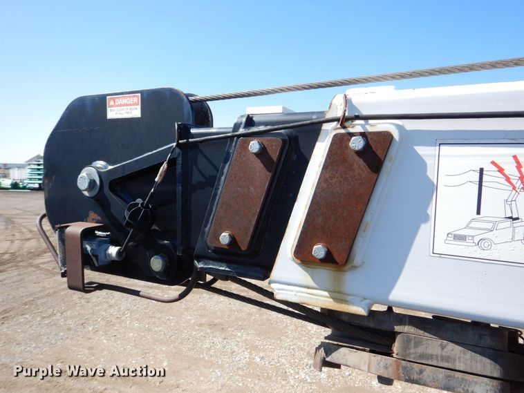 image for item DR4535 2001 Freightliner FL70  utility / service truck