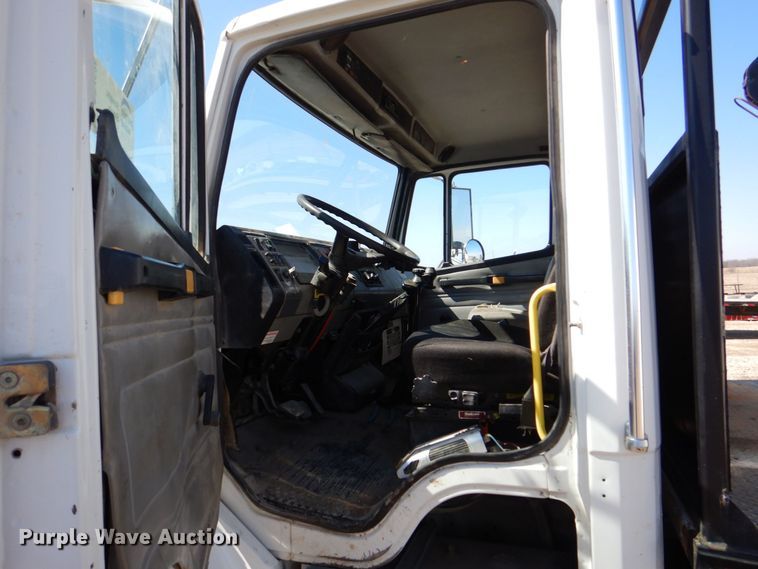 image for item DR4535 2001 Freightliner FL70  utility / service truck