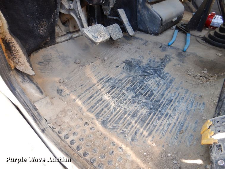 image for item DR4535 2001 Freightliner FL70  utility / service truck