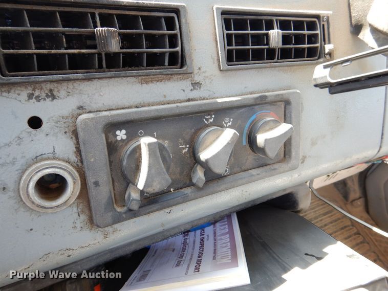 image for item DR4535 2001 Freightliner FL70  utility / service truck