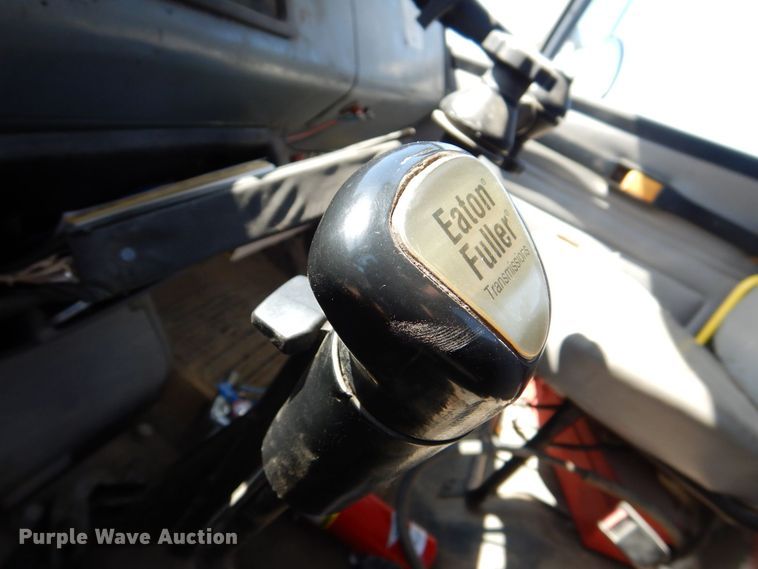 image for item DR4535 2001 Freightliner FL70  utility / service truck