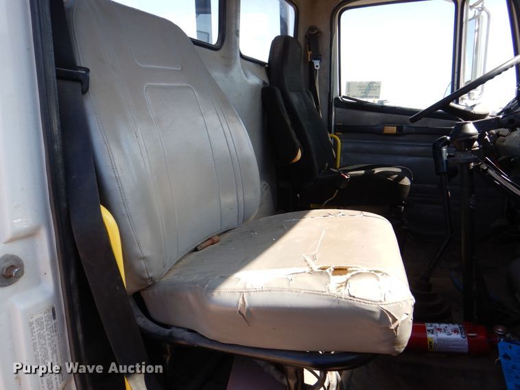 image for item DR4535 2001 Freightliner FL70  utility / service truck