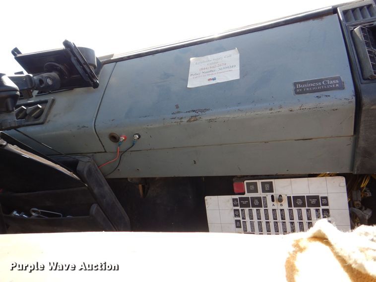 image for item DR4535 2001 Freightliner FL70  utility / service truck