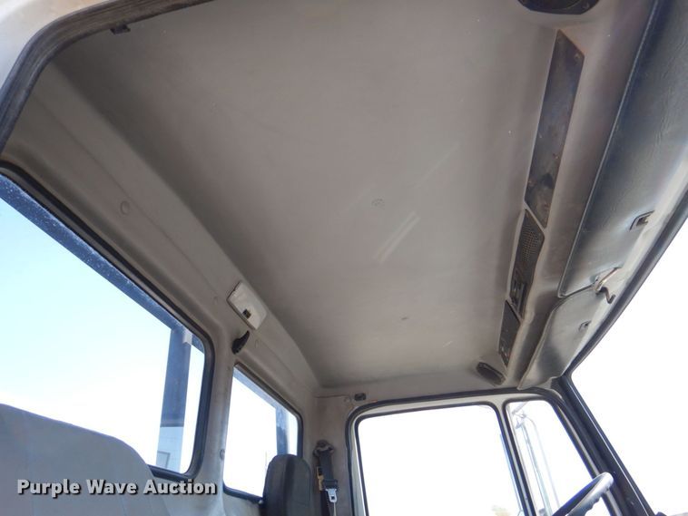 image for item DR4535 2001 Freightliner FL70  utility / service truck