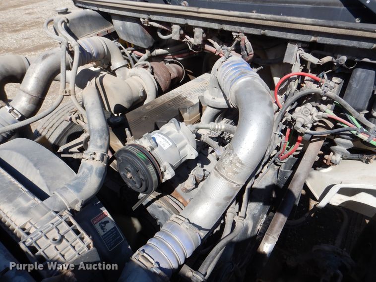 image for item DR4535 2001 Freightliner FL70  utility / service truck