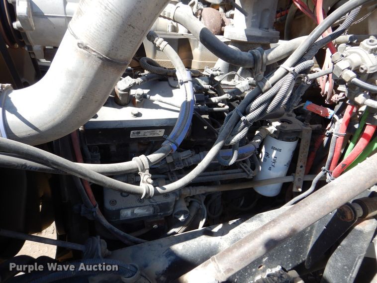 image for item DR4535 2001 Freightliner FL70  utility / service truck