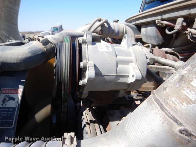 image for item DR4535 2001 Freightliner FL70  utility / service truck