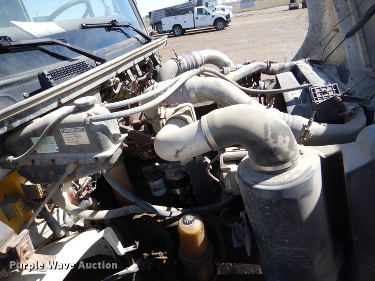 image for item DR4535 2001 Freightliner FL70  utility / service truck