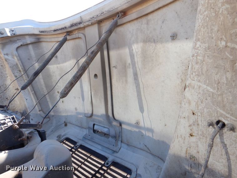 image for item DR4535 2001 Freightliner FL70  utility / service truck