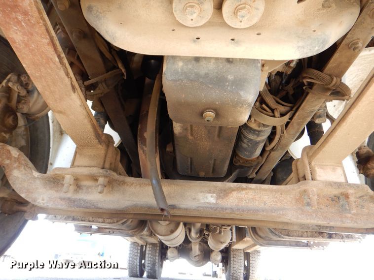 image for item DR4535 2001 Freightliner FL70  utility / service truck