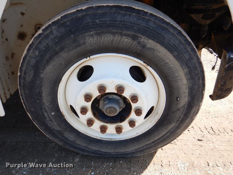 image for item DR4535 2001 Freightliner FL70  utility / service truck