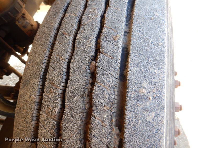 image for item DR4535 2001 Freightliner FL70  utility / service truck