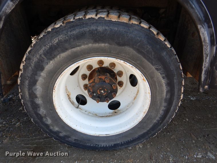 image for item DR4535 2001 Freightliner FL70  utility / service truck