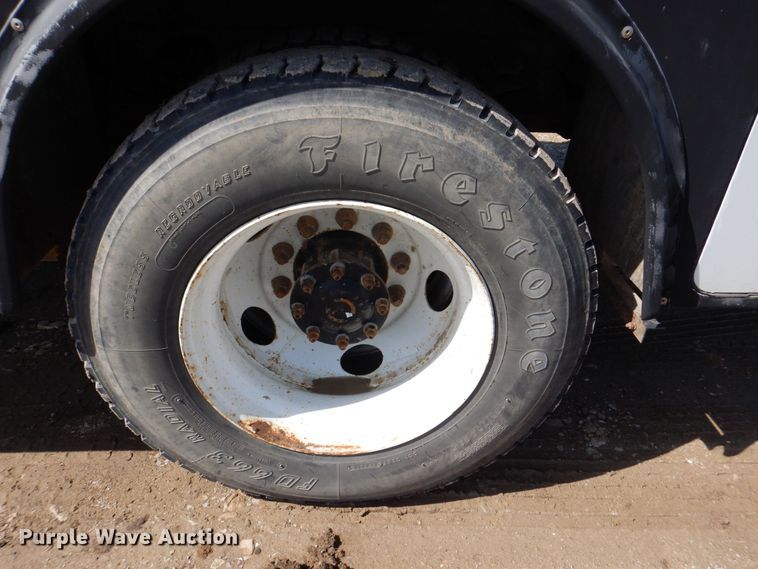 image for item DR4535 2001 Freightliner FL70  utility / service truck