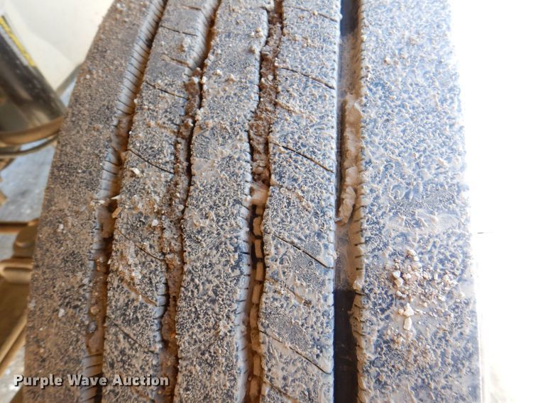 image for item DR4535 2001 Freightliner FL70  utility / service truck