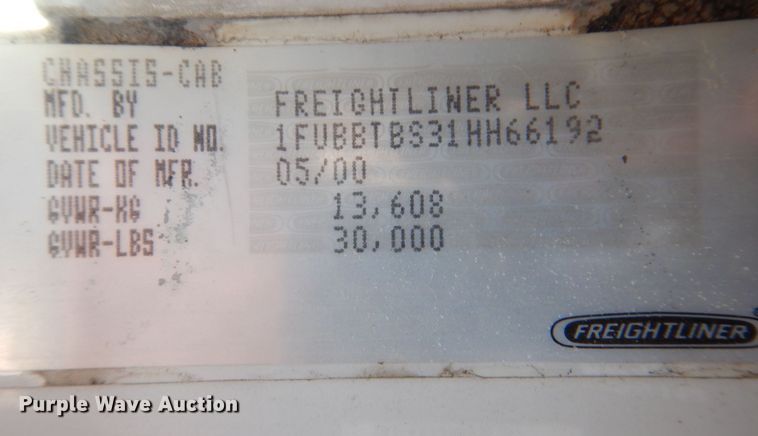 image for item DR4535 2001 Freightliner FL70  utility / service truck