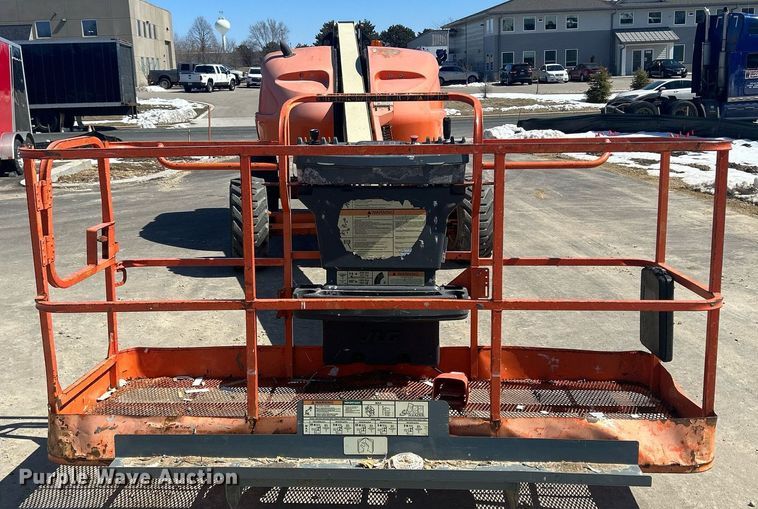 image for item DR4538 2005 JLG 400S  boom lift