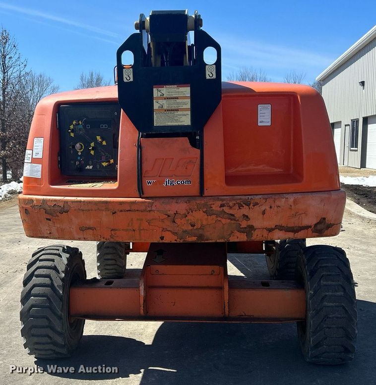 image for item DR4538 2005 JLG 400S  boom lift