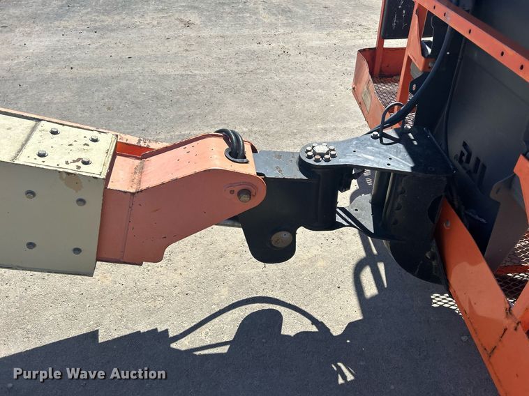 image for item DR4538 2005 JLG 400S  boom lift