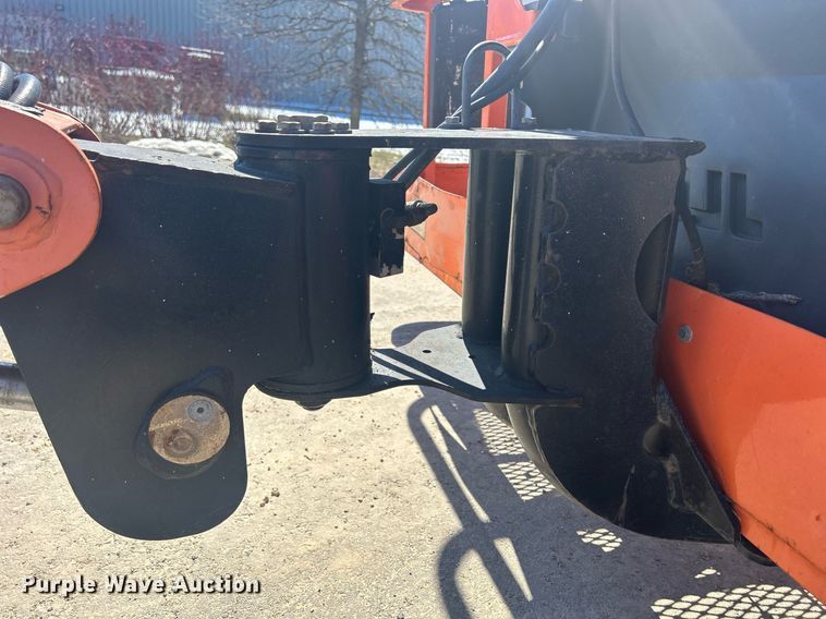 image for item DR4538 2005 JLG 400S  boom lift